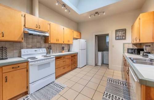 Austin Ave. House | New! Gathering Place on Columbus