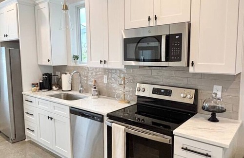Lafayette House | NEW Gator House Cajun Luxury