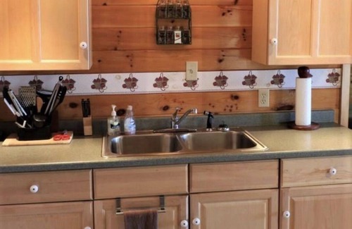Vassalboro Cottage | New- Golf, Fishing, Kayaks & Waterfront - Private Cottage