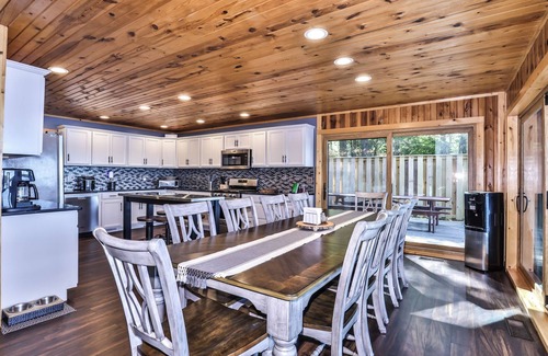 Rhinelander House | New! Gorgeous 8 bedroom home on Laura Lake!