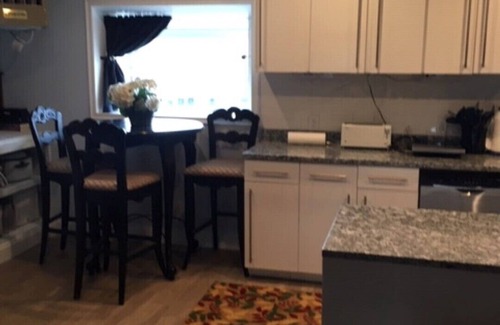Sandy Apartment | New gorgeous studio 20 min from ski resorts in Sandy. 15 min to Salt Lake