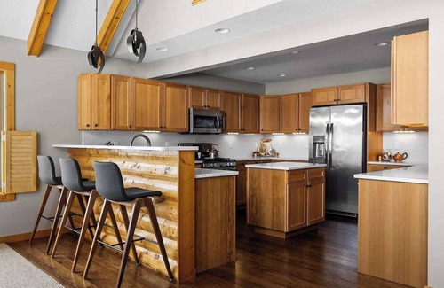 Interlochen House | NEW! Green Lake Therapy -Dock, A/C, Kayaks, HotTub