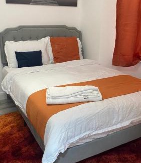 Luton Apartment | New Guest House, Individual Ensuite Rooms with Comfortable Double Beds, TV and WiFi