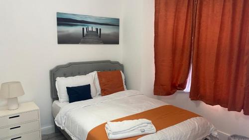 Luton Apartment | New Guest House, Individual Ensuite Rooms with Comfortable Double Beds, TV and WiFi