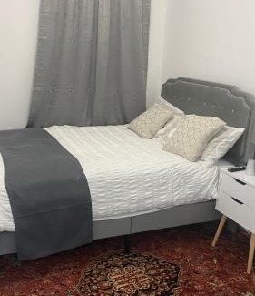 Luton Apartment | New Guest House, Individual Ensuite Rooms with Comfortable Double Beds, TV and WiFi