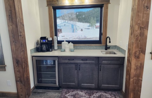 Bozeman Other | New Guest Ranch Farmhouse Lodge Fully Remodeled & Comfort w/Mtn Views & trails