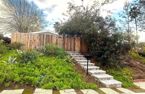 Woodland Hills House | New! Guesthouse W/Patio & BBQ!