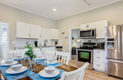 Dunean House | *NEW* GVL Blue Birch Cottage | Dog-Friendly! | 4 min. to Downtown | Fully Stocked Kitchen
