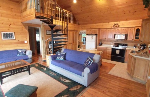 Alton Bay Cottage | New Hampshire Lake Winnipesaukee Island Retreat, Boat access only,