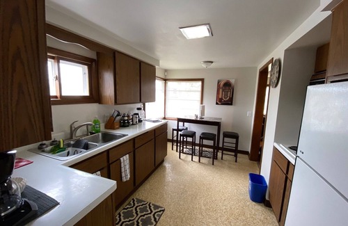 Racine House | New! Happy Days! Pro Cleaned, Self Check In - Sleeps 4