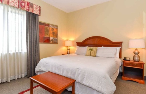 National Gardens Condo | NEW! Harley Retreat Near Beach, Onsite Pool, WiFi!