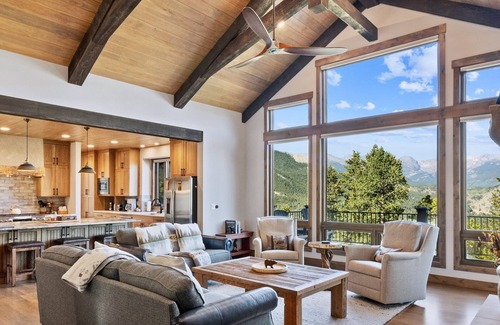 Windcliff Estates House | NEW! Hearthstone Luxury Vacation Rental at Windcliff