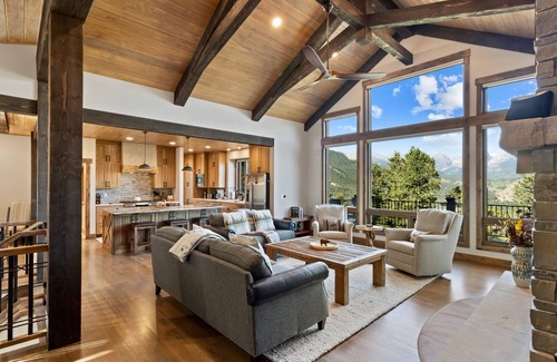 Windcliff Estates House | NEW! Hearthstone Luxury Vacation Rental at Windcliff