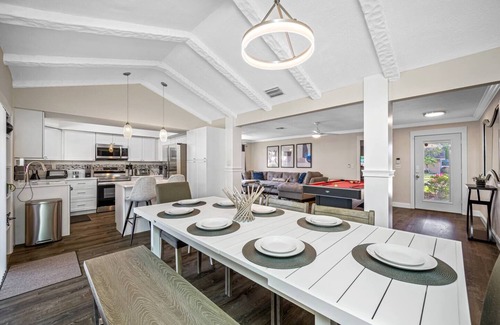 Cove House | NEW Heated Salt Pool & Spa on Waterfront Canal