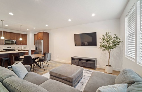 Heber House | New Heber Townhouse + views + 2 car garage + washer + dryer