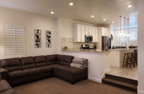 Herriman House | New Herriman townhome-pets welcome 2 master suites