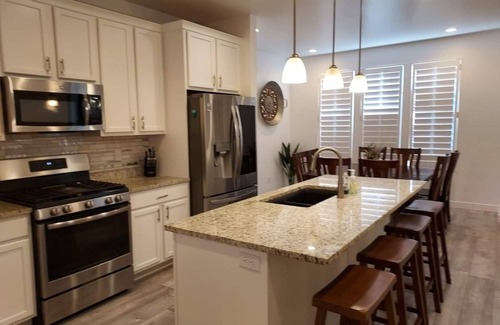Herriman House | New Herriman townhome-pets welcome 2 master suites