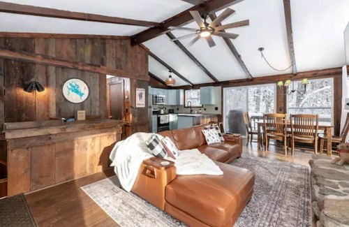 Gilford House | New - Hickory Hideaway Chalet - Gilford, NH