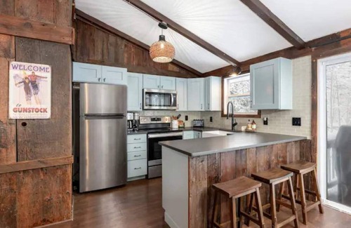 Gilford House | New - Hickory Hideaway Chalet - Gilford, NH