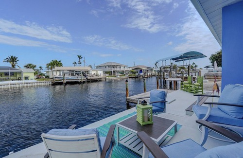 Matlacha House | New! Hidden- Speakeasy-penny floor. 3bd 3bath Boat dock & Walk 2 town FABULOUS