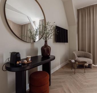 Centrum House | New High-end Suite Historic Building In Safe Area