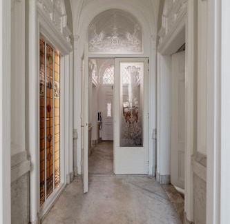 Centrum House | New High-end Suite Historic Building In Safe Area