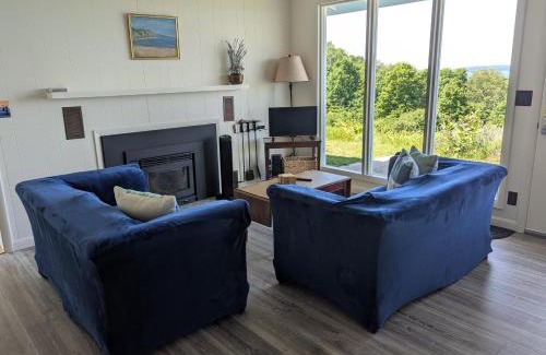 Frankfort House | New! Hill Hideaway - Incredible Lakeviews!