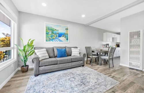 Hillcrest Apartment | New Hillcrest Remodel Double Apartments w/Parking