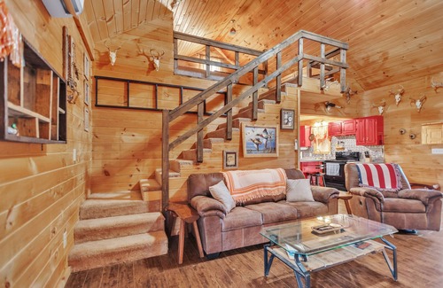 Elizabethton Cabin | NEW! Hillside Hideaway 2-Bedroom Cabin