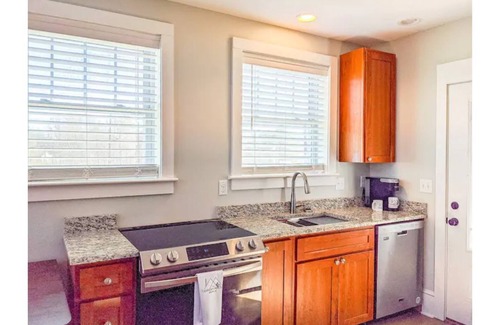 Brevard House | NEW! Historic Downtown. Tannery House, 2bedr