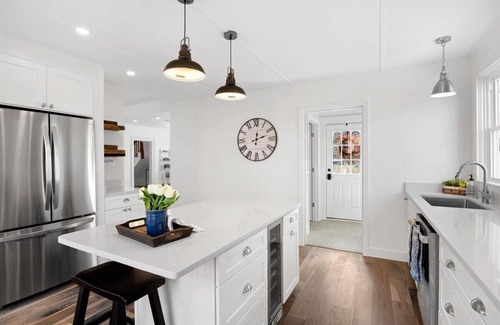 Plymouth House | NEW HOME 3/23. Walk to Town; Restaurants, Water & Sites!
