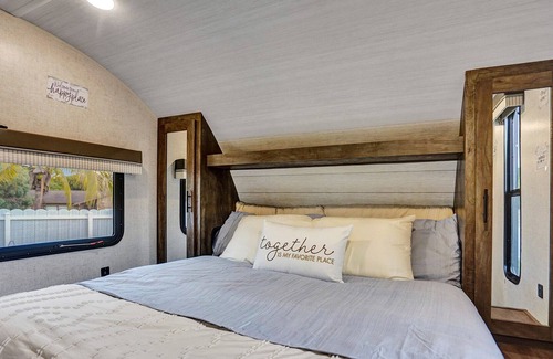 Margate House | NEW HOME CAMPER/RV TWO SEPARATE BEDROOMS WITH DOORS ONE BATHROOM.