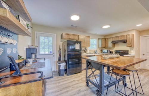 Knoxville House | New home minutes to Downtown Knoxville or UT and 30 minutes to Pigeon Forge