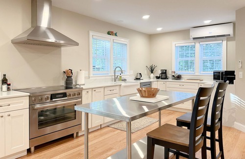 Rye House | NEW HOME! Sleeps 10 4Bdrm/4Bath PRIVATE LOT- Jenness Beach Gem!