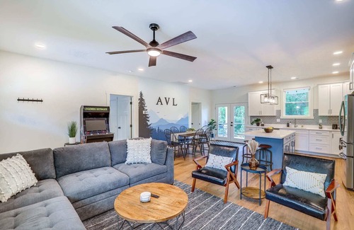 Leicester House | New home w/Fire Pit: 8 miles to downtown Asheville