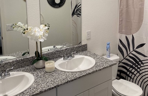 Fort Mohave House | New Home with RV & Boat Parking 8 minutes away from Local shopping center!