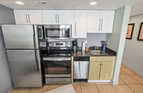 Downtown Myrtle Beach Condo | New Honey Moon Suite, 1BR Direct Oceanfront, Pools