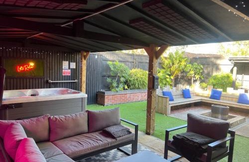 Skegness Cabin | NEW Hot tub, 2 bedroom Luxury Woodlands Lodge