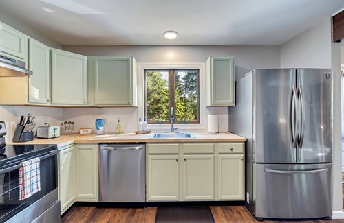 Tunkhannock Township Cottage | New! Hot Tub, Fire-pit, Shuffleboard, Game Room, Kids Play Area and More!