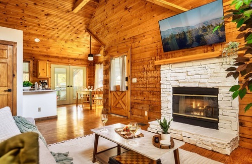 Sevierville Cabin | New Hot Tub, Hammocks, Pet Friendly, Romantic Honeymoon Mountain Getaway