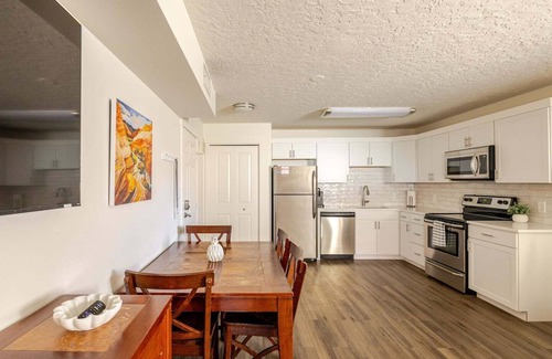 St. George Condo | *New* Hot Tub, Pickleball, Putt Putt -Sports Village