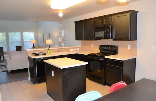 West San Antonio House | NEW HOT TUB! POOL & grill! SeaWorld/Military