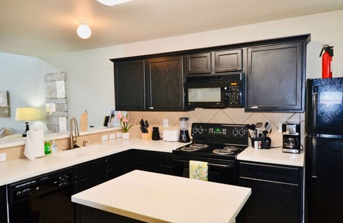 West San Antonio House | NEW HOT TUB! POOL & grill! SeaWorld/Military