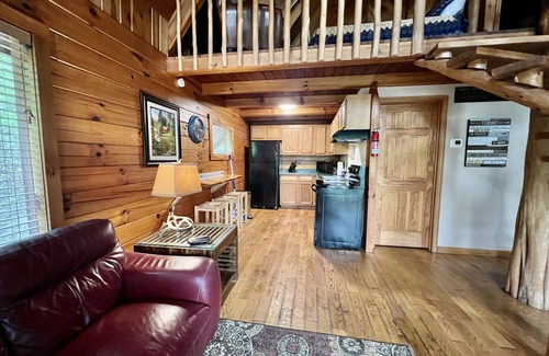Stanton Cabin | New Hot Tub & Trailer Parking @ Cliff Eagle