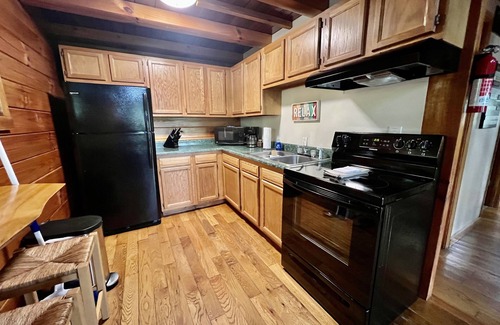 Stanton Cabin | New Hot Tub & Trailer Parking @ Cliff Eagle