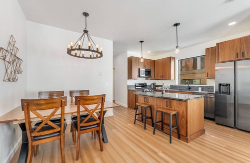 Silvercreek House | NEW HOUSE! next to the ski, perfect for families.