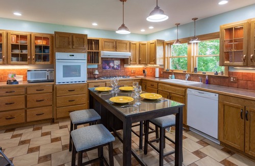 Howland House | NEW! Howland House Escape w/Deck , Yard & River Frontage