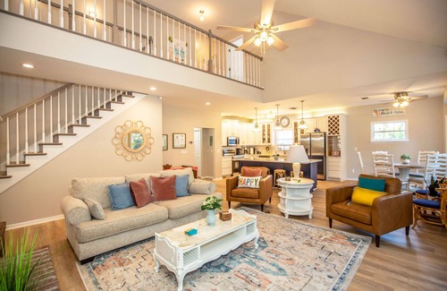 Bradenton House | NEW! Htd Pool, Spa, Firepit ~ 3 Kings+Chef Kitchen