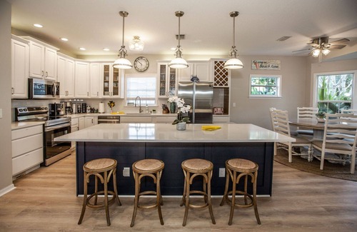 Bradenton House | NEW! Htd Pool, Spa, Firepit ~ 3 Kings+Chef Kitchen