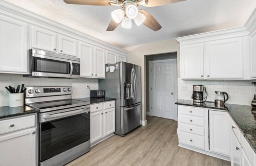 Wellington House | NEW Huge 5BR w/Heated Pool/Spa! Walk to WEF
